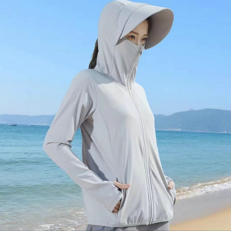 ملابس شاطئية لامعة لون فضي عاكس للشمس للنساء