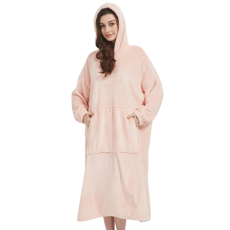 بيجامة شتوية من فلانيل مع كابوشون بأسلوب أوروبي دافئ