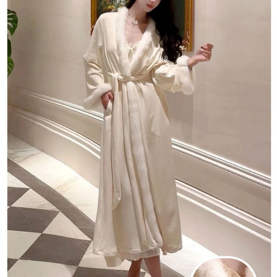 عباءة نوم نسائية فاخرة من المخمل