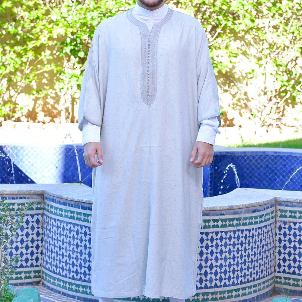 عباءة رجالية مطرزة باللون الأبيض للرجل المسلم