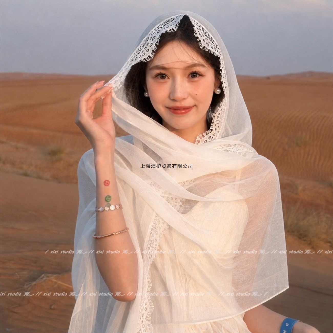 وشاح نسائي شيفون أبيض لصيف وخريف 2026 مع تطريز دانتيل