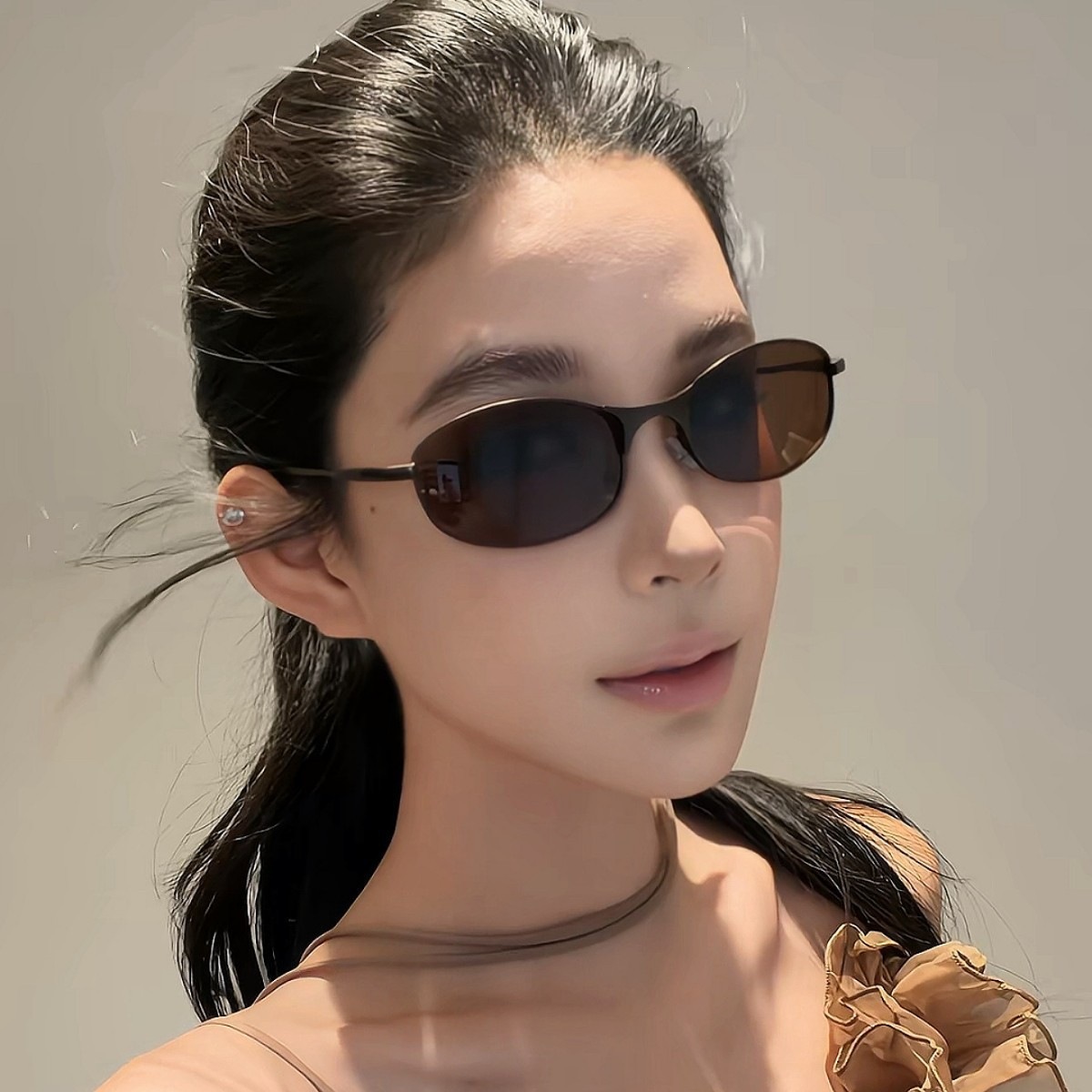نظارات شمسية رجالية ونسائية بتصميم كلاسيكي مع عدسات ملونة
