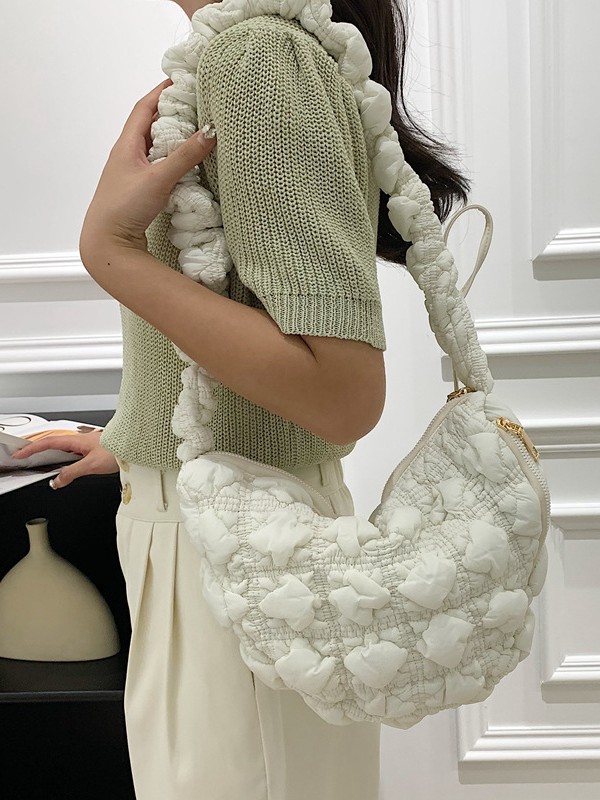 حقيبة نسائية بتصميم مميز ومريح ومساحة كبيرة