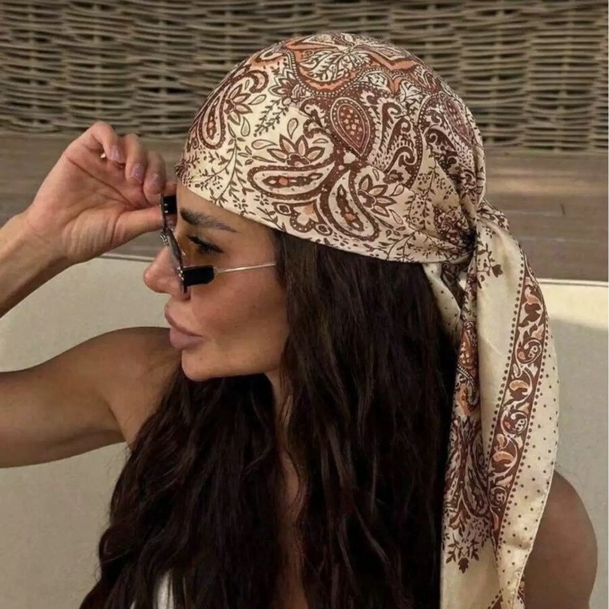شال عريض للنساء من المخمل