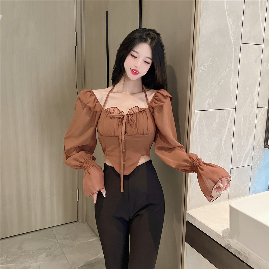 تي شيرت قصير بأكمام طويلة وكتف واحد مع حزام وتصميم ظهر مفتوح