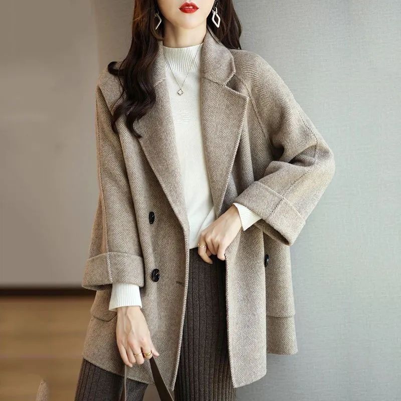 سترة نسائية شتوية طويلة من الصوف بتصميم كوري عصري وانيق