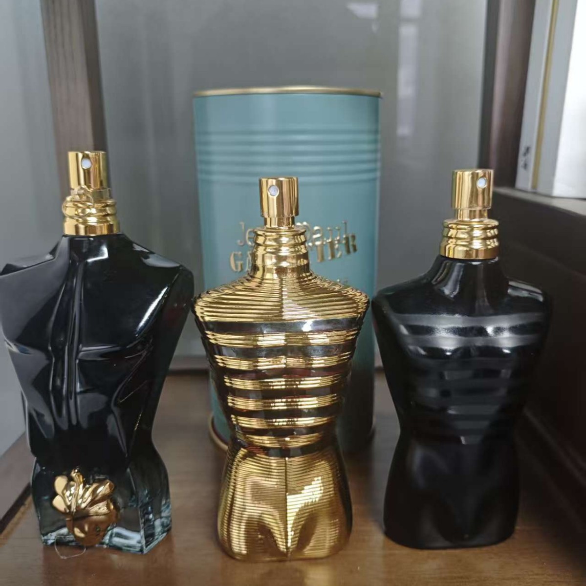عطر رجالي ليل مالي من جيفانسي بتركيبة فريدة و فواحة
