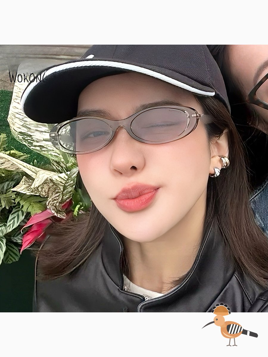 نظارات شمسية نسائية فاخرة بتصميم أنيق وعدسات رمادية شفافة