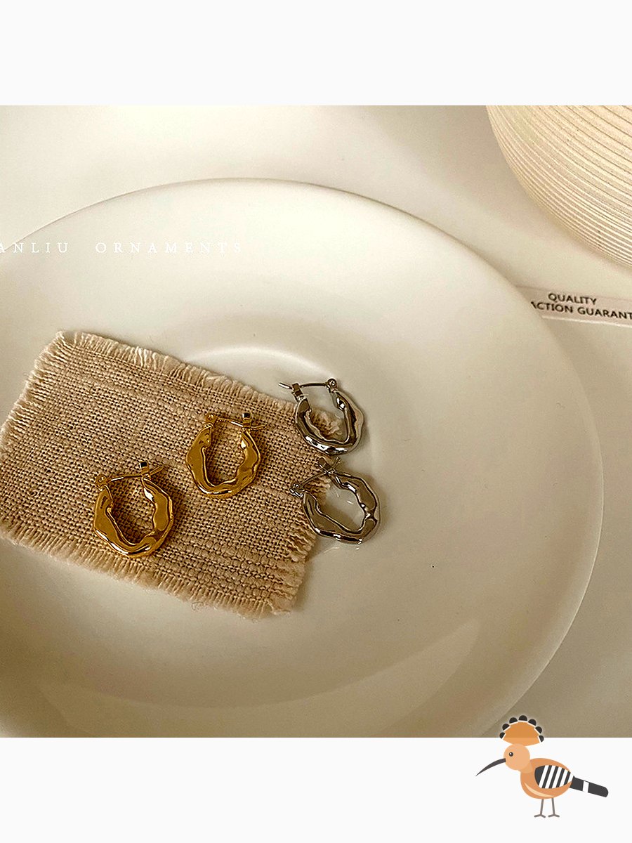 أقراط أذن هندسية على شكل حرف U بسيطة وعصرية للنساء