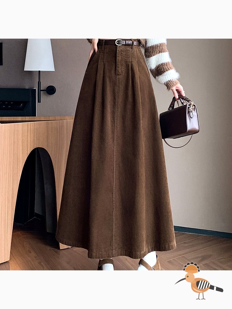 تنورة نسائية من القماش الناعم بتصميم أنيق ومريح