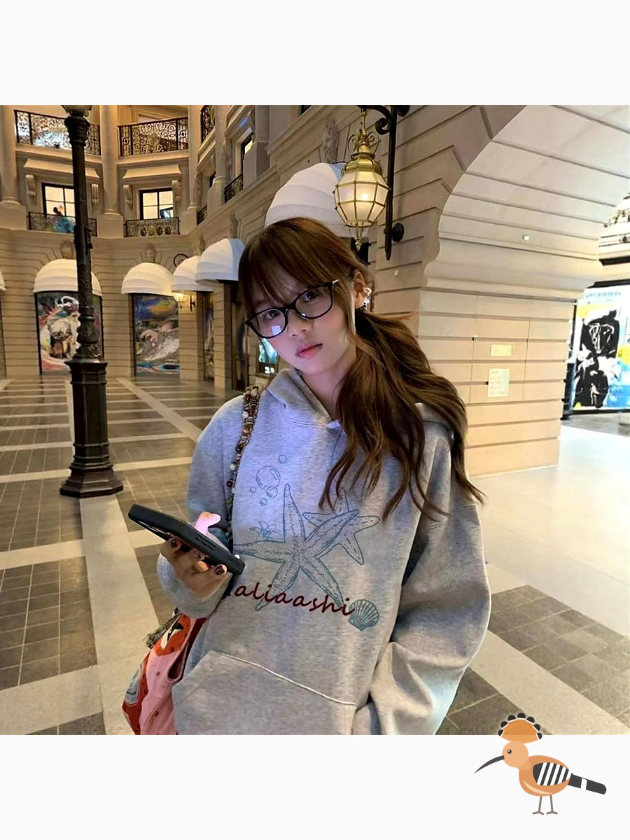 ملابس نسائية رمادية فاقعة مع كابوشون شتاء